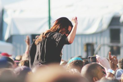 Wat iedereen vergeet over consumptiemunten op mannenfestivals